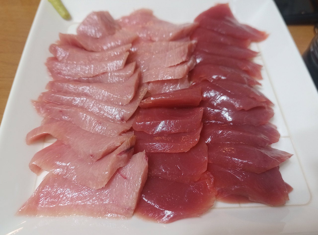 これは赤身と大トロだったかな？　長崎マグロ